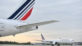 Les avions d'Air France arrivent à l'aéroport Roissy-Charles-de-Gaulle à Roissy-en-France, près de Paris, le 26 avril 2023.