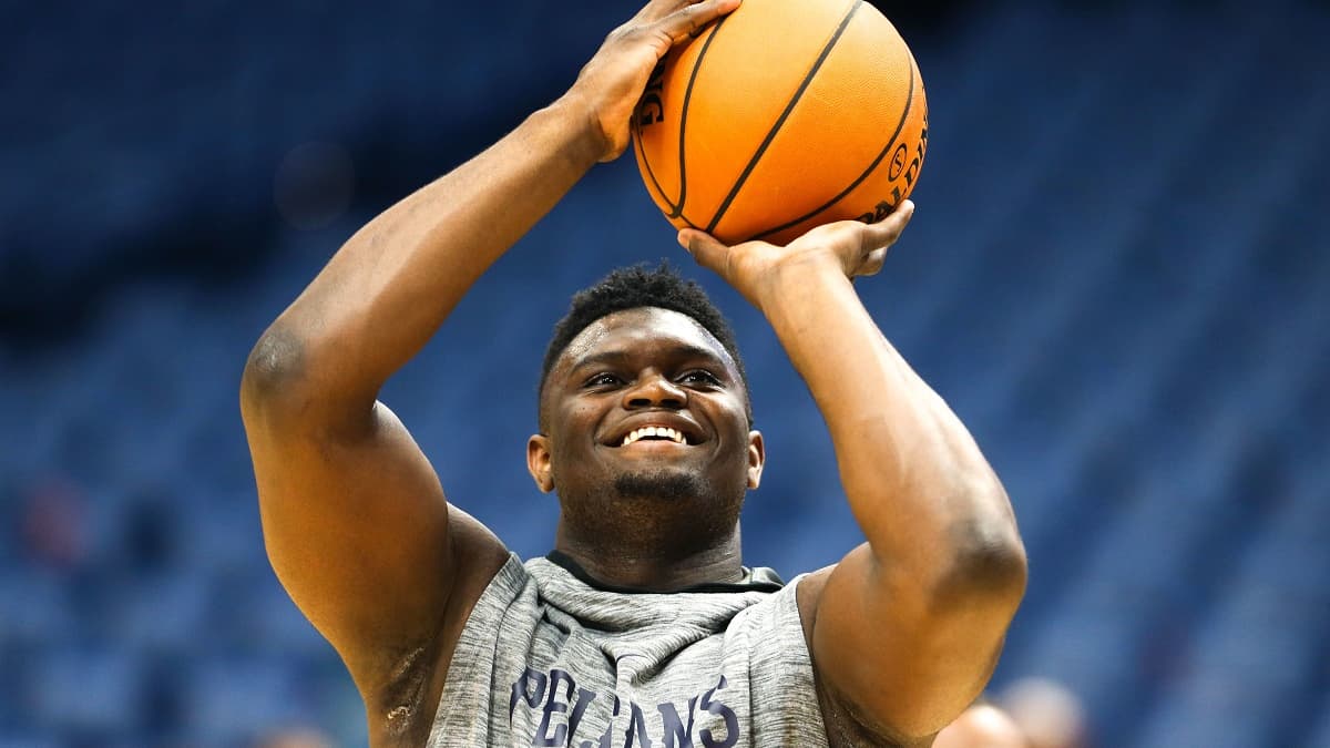 Zion Williamson au shoot lors d'un échauffement