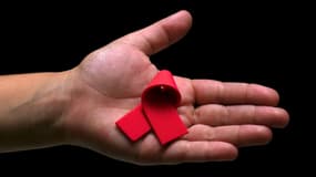 Le ruban rouge, symbole de la lutte contre le virus du sida