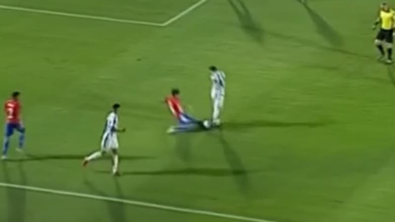 Le faute de Gomez sur Messi