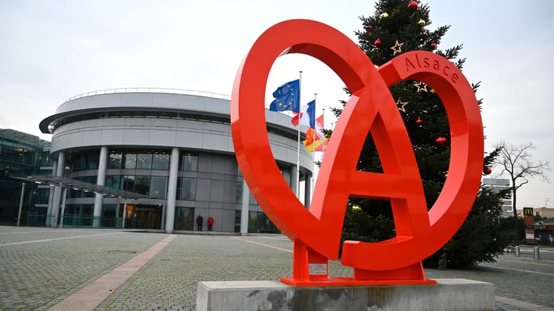 "Clientélisme" et "boîte de Pandore" d'un côté, "économies" de l'autre: pourquoi le sort de l'Alsace crispe autant le monde politique