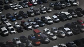 Image d'illustration - Des voitures stationnées sur un parking à Saint-Nazaire en juillet 2022