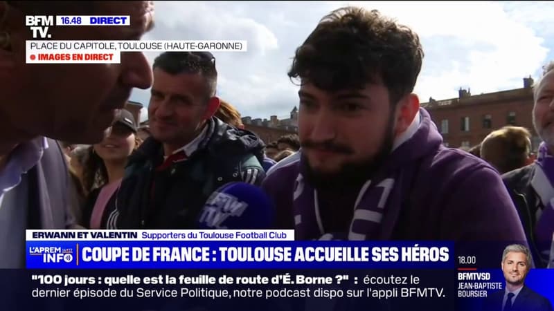 Toulouse: les supporters du TFC attendent leurs héros sur la place du Capitole