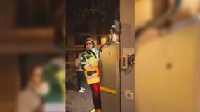 Capture d'écran X du compte de Rachida Dati (@datirachida). Sur la vidéo publiée par la candidate LR aux municipales de Paris ce 21 novembre 2025, on aperçoit Rachida Dati à l'arrière d'un camion de ramassage des ordures ménagères de la Ville de Paris. 