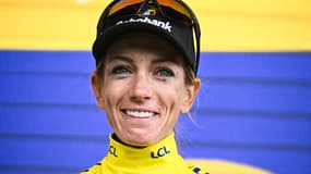 Pauline Ferrand-Prévot sur le podium avec le maillot jaune, avant-dernière étape du Tour de France, 2 août 2025