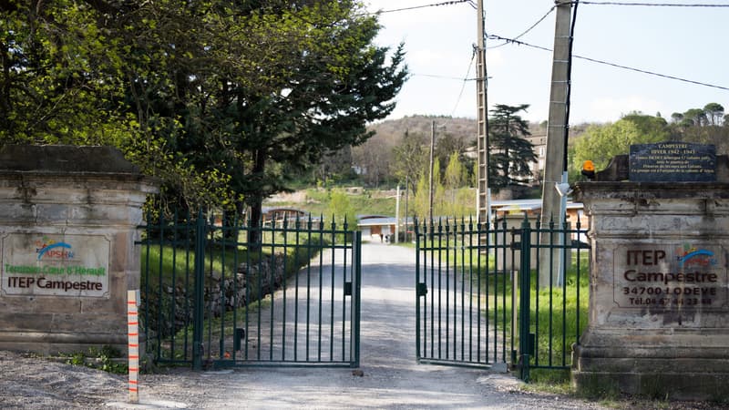 L'entrée du centre thérapeutique à Lodève, dans l'Hérault, où les deux jeunes gens étaient pensionnaires.