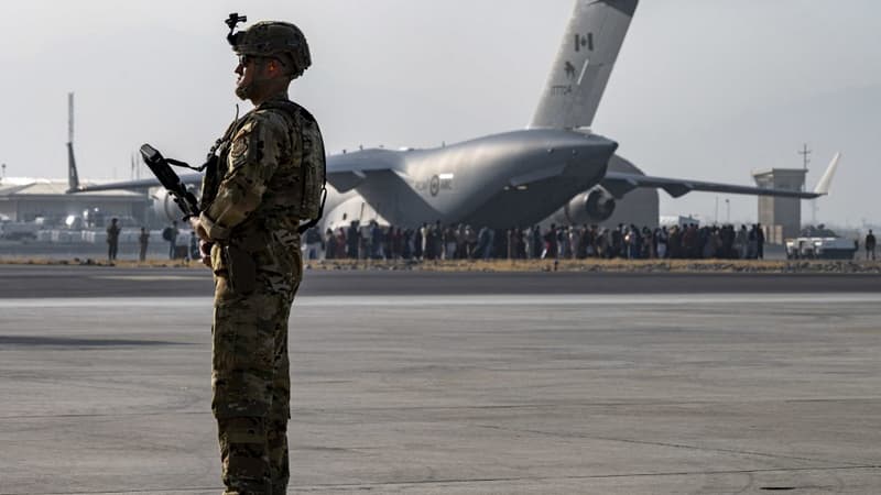 Un soldat américain sur le tarmac de l'aéroport de Kaboul le 20 août dernier. (Photo d'illustration)