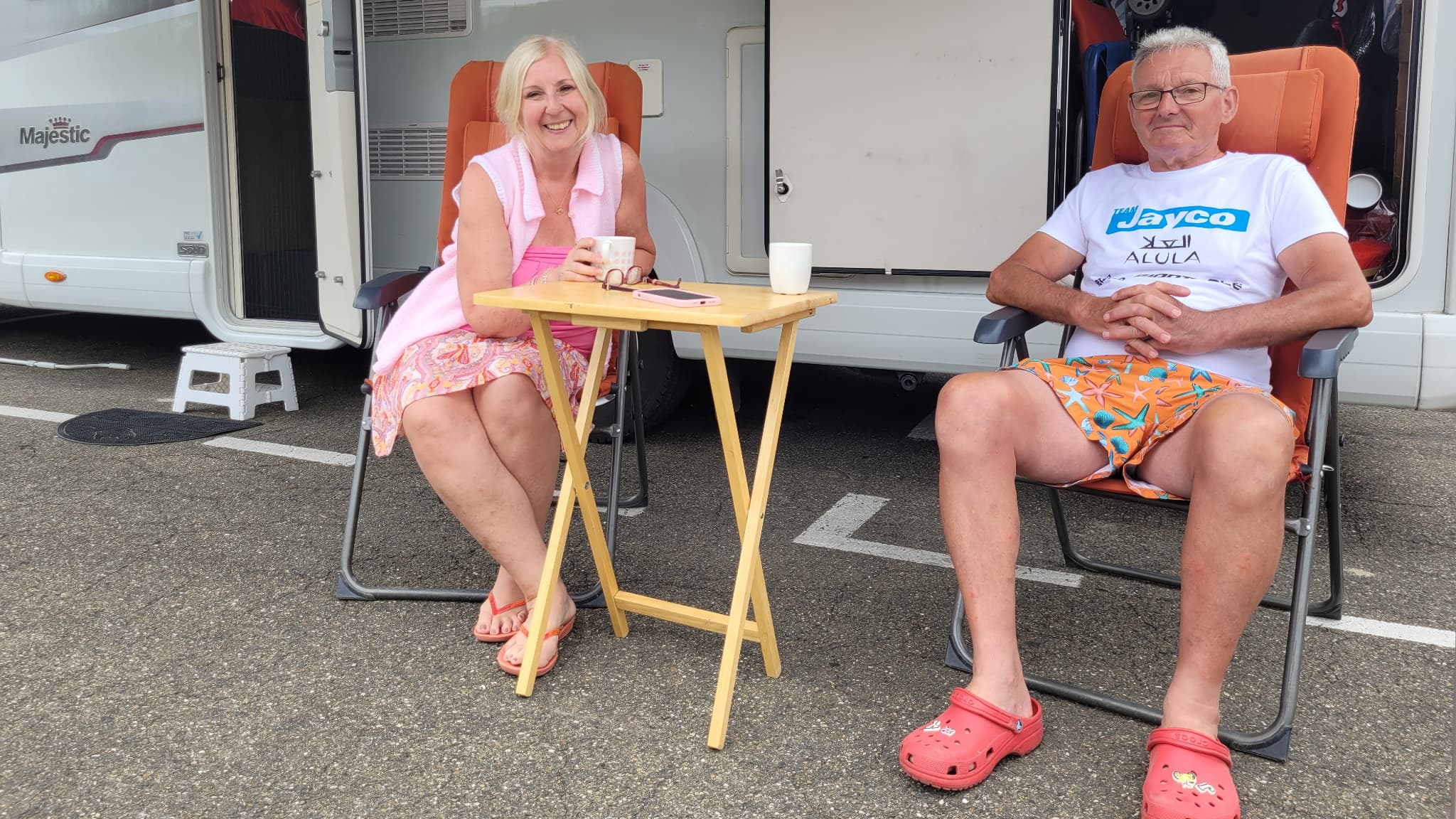 Susan et John Yates sur le Tour de France, le 4 juillet 2023 Susan et John Yates sur le Tour de France, le 4 juillet 2023