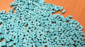 Des centaines de pilules d'ecstasy lors d'une saisie des douanes françaises, en février dernier.
