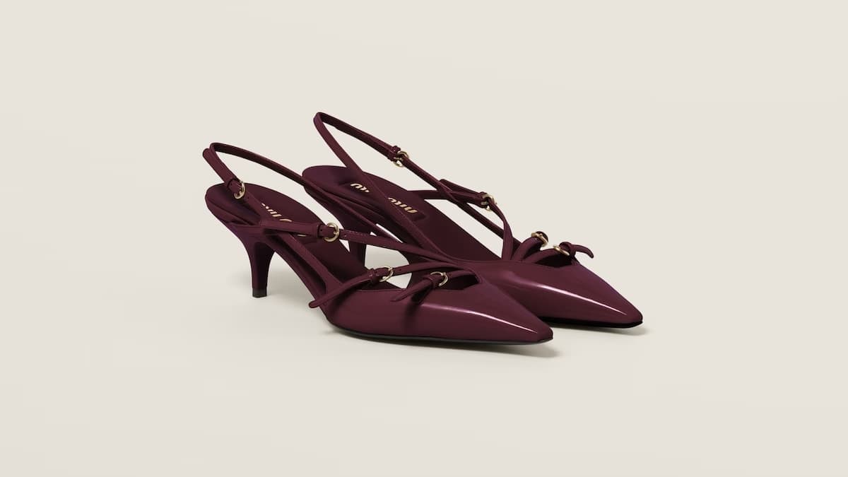 Slingbacks en cuir avec boucles de Miu Miu. Slingbacks en cuir avec boucles de Miu Miu.