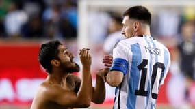 Argentine-Jamaïque: un fan demande un autographe à Lionel Messi en plein match
