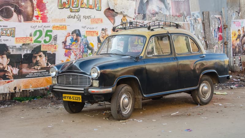 L'Ambassador a longtemps été la marque de voiture des officiels indiens. 