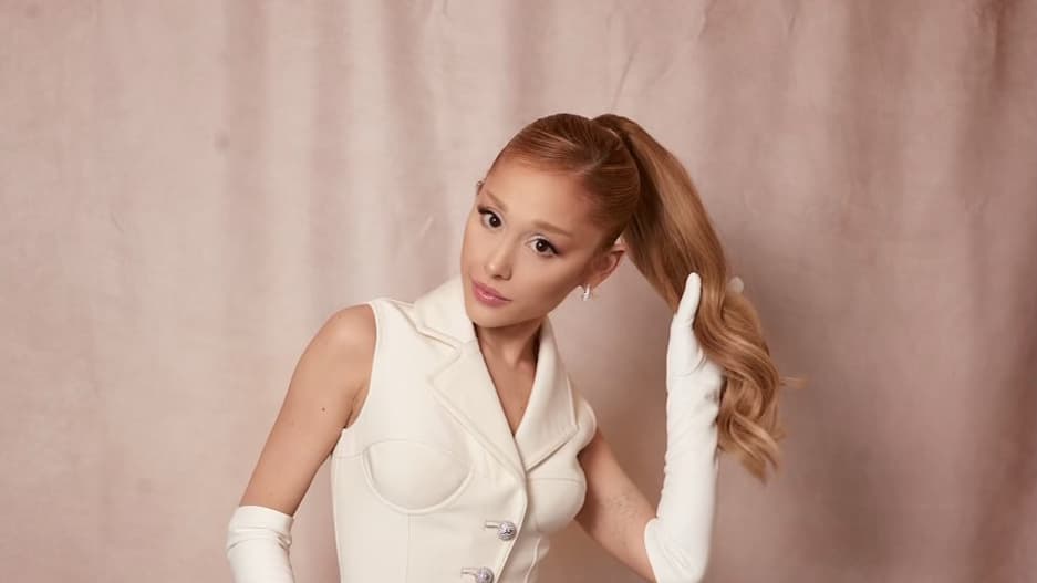 Ariana Grande, Atelier Versace 