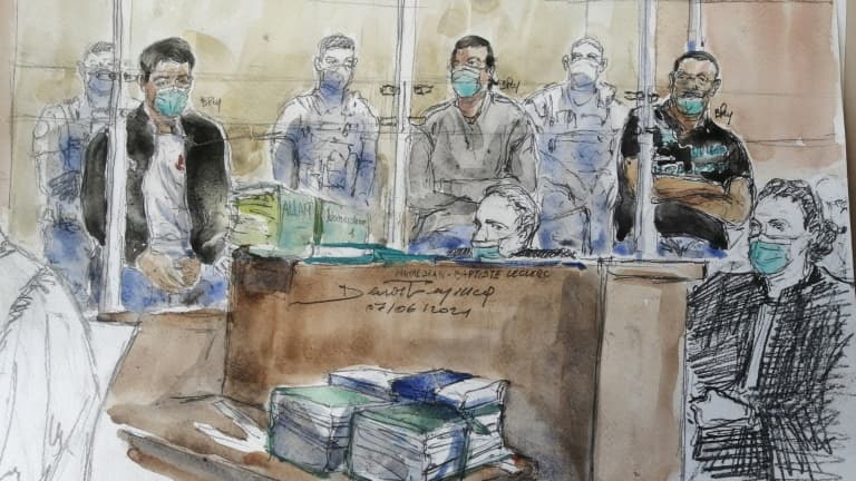 Croquis d'audience de Nourredine Allam (g), l'un des quatre accusés, et de son avocate Clarisse Serre (d) au premier jour du procès de l'assassinat du policier Xavier Jugelé en 2017, le 7 juin 2021 à la cour d'assise spéciale de Paris