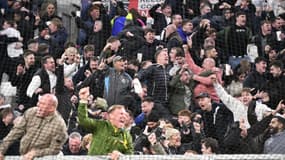 Des fans de Newcastle dans le parcage visiteurs au Vélodrome contre l'OM en Ligue des champions, le 25 novembre 2025