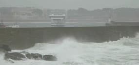 Morbihan : beaucoup de vent et des vagues impressionnantes à Quiberon - Témoins BFMTV