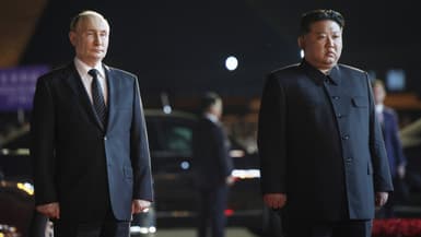 Sur cette photo de famille diffusée par l'agence d'État russe Sputnik, le président russe Vladimir Poutine (à gauche) se tient aux côtés du dirigeant nord-coréen Kim Jong Un (à droite) à l'aéroport de Pyongyang (Corée du Nord), le 19 juin 2024. (Photo d'illustration)