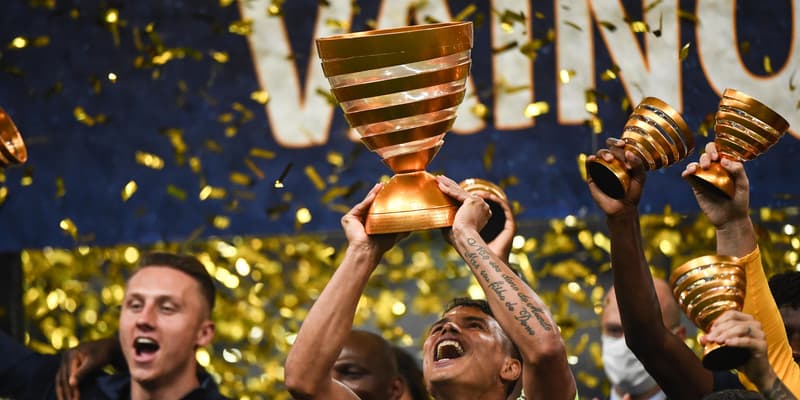 Le PSG soulève la Coupe de la Ligue en 2020
