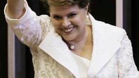 Dilma Rousseff a prêté serment samedi à Brasilia pour devenir la première femme à accéder à la présidence du Brésil, un pays qui a accédé en quelques années au rang de puissance mondiale incontournable, sous la conduite de Luiz Inacio Lula da Silva, son p