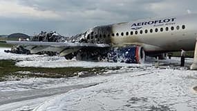 Le Soukhoï Superjet 100, premier avion civil conçu par la Russie post-soviétique et destiné à faire concurrence au Brésilien Embraer et au Canadien Bombardier sur le marché des avions régionaux