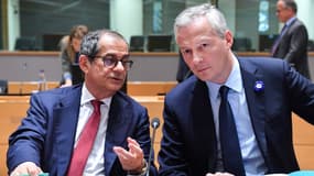 Le ministre des Finances de l'Italie Giovanni Tria (gauche) et son homologue français Bruno Le Maire (droite), lors de la réunion de l'Eurogroupe lundi.