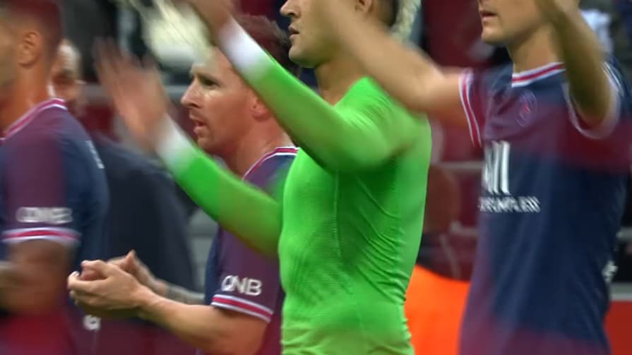 Messi qui va saluer le parcage parisien