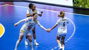 Tamara Horacek et Chloé Valentini lors de France-Corée du Sud, le 8 décembre 2023.