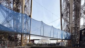 Un pont en filets de 40 mètres de long est installé à la tour Eiffel jusqu'au 9 mars 2025