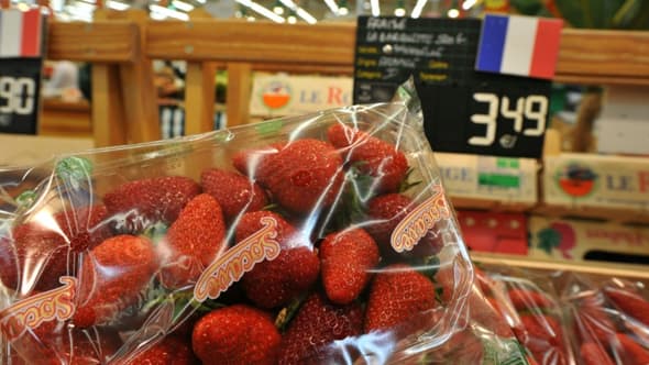Le décret sur la fin des emballages plastique prévoit des tolérances jusqu'en 2026, notamment pour les fruits rouges, plus fragiles