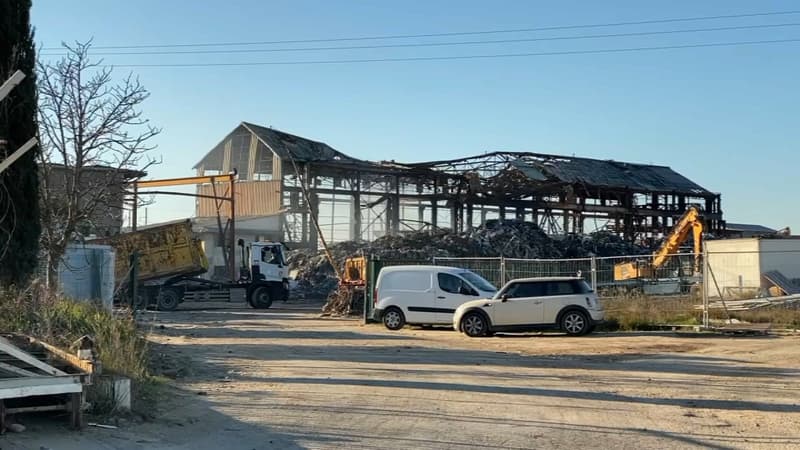 Le centre de récupération des déchets à Saint-Chamas, dans les Bouches-du-Rhône après l'incendie
