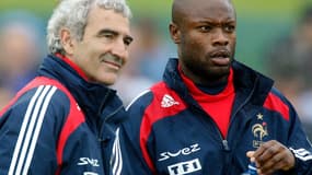 Le sélectionneur de l'équipe de France, ici avec William Gallas, est pleinement confiant quant à l'état de santé de son défenseur central.