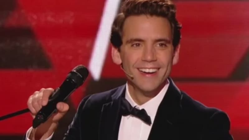 Mika sur le plateau de "The Voice", dans l'émission du samedi 8 avril