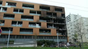 Un immeuble de Rilleux-la-Pape a été incendié ce samedi 8 novembre dans le cadre du tournage illégal d'un clip de rap ayant mené à des tirs de mortier. 