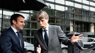 Le 23 mai, le ministre de l'Economie Emmanuel Macron testait les voitures autonomes de Renault et PSA, en présence ici de Rémi Bastien, directeur de la prospective du véhicule autonome pour l'Alliance Renault-Nissan.