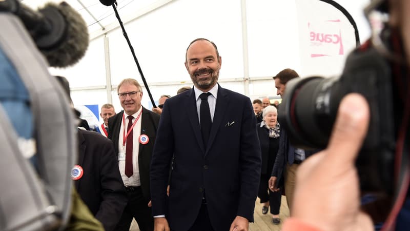 Edouard Philippe arrivant à Eppe-Sauvage.