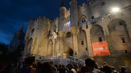 Manifestation des intermittents devant le palais des Papes d'Avignon, le 4 juillet.