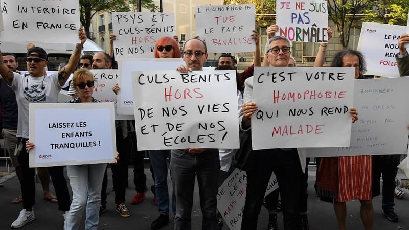 Une manifestation contre les propos du pape à Paris