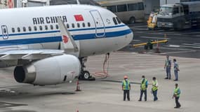 Les vols China Southern et China Eastern prévus cette semaine à destination de la France ont été annulés, selon les horaires publiés en ligne. Un vol Air China Pékin-Paris était toujours annoncé pour lundi.