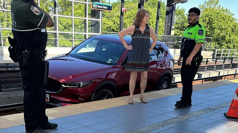 Une conductrice s’est retrouvée coincée sur les rails d'une station aérienne de métro avec son SUV, elle aurait simplement suivi les indications de son GPS