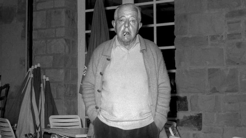 Une des dernières photos connues de Jacques Prévert, datée de 1977