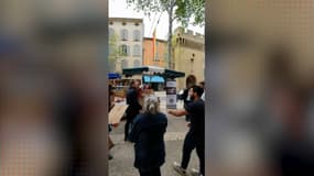 Le député Jean-Marc Zulesi avec des manifestants contre la réforme des retraites à Salon-de-Provence.