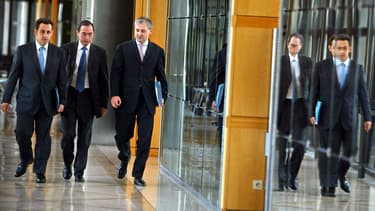Selon Claude Guéant, François Perol a vécu sa nomination à la tête de BPCE comme "un devoir". (Photo: Nicolas Sarkozy, Claude Guéant et François Perol en 2004)