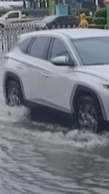 Dubaï: les rues de la ville à nouveau inondées en raison de fortes pluies