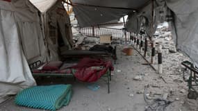 Des décombres s'amoncellent après une frappe israélienne sur l'hôpital Al-Ahli, également connu sous le nom d'hôpital baptiste ou Ahli Arab, à Gaza, le 13 avril 2025.
