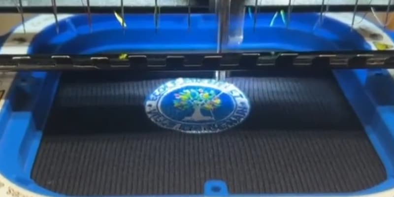 L'uniforme que les écoliers de l'école Michelet de Denain (Nord) devront porter à la rentrée. 