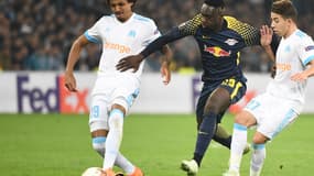 Luiz Gustavo face à Jean-Kévin Augustin