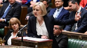 Liz Truss s'exprimant lors des questions du premier Ministre à la Chambre des communes à Londres, le 19 octobre 2022.