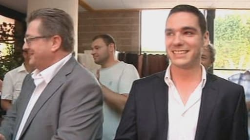 A droite, le candidat du Front national, Etienne Bousquet-Cassagne