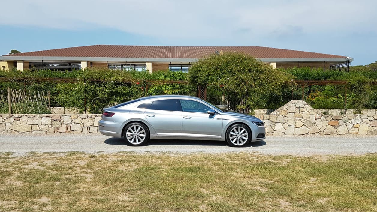 Cette nouvelle Arteon arbore un style dynamique plutôt réussi. De quoi séduire une clientèle premium? Cette nouvelle Arteon arbore un style dynamique plutôt réussi. De quoi séduire une clientèle premium?