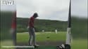 Mi-golf, mi-foot : le trick-shot parfait de Mathias Schjoelberg